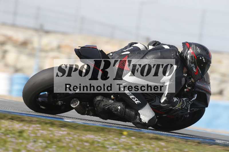 /Archiv-2024/02 29.01.-02.02.2024 Moto Center Thun Jerez/Gruppe rot-red/backside